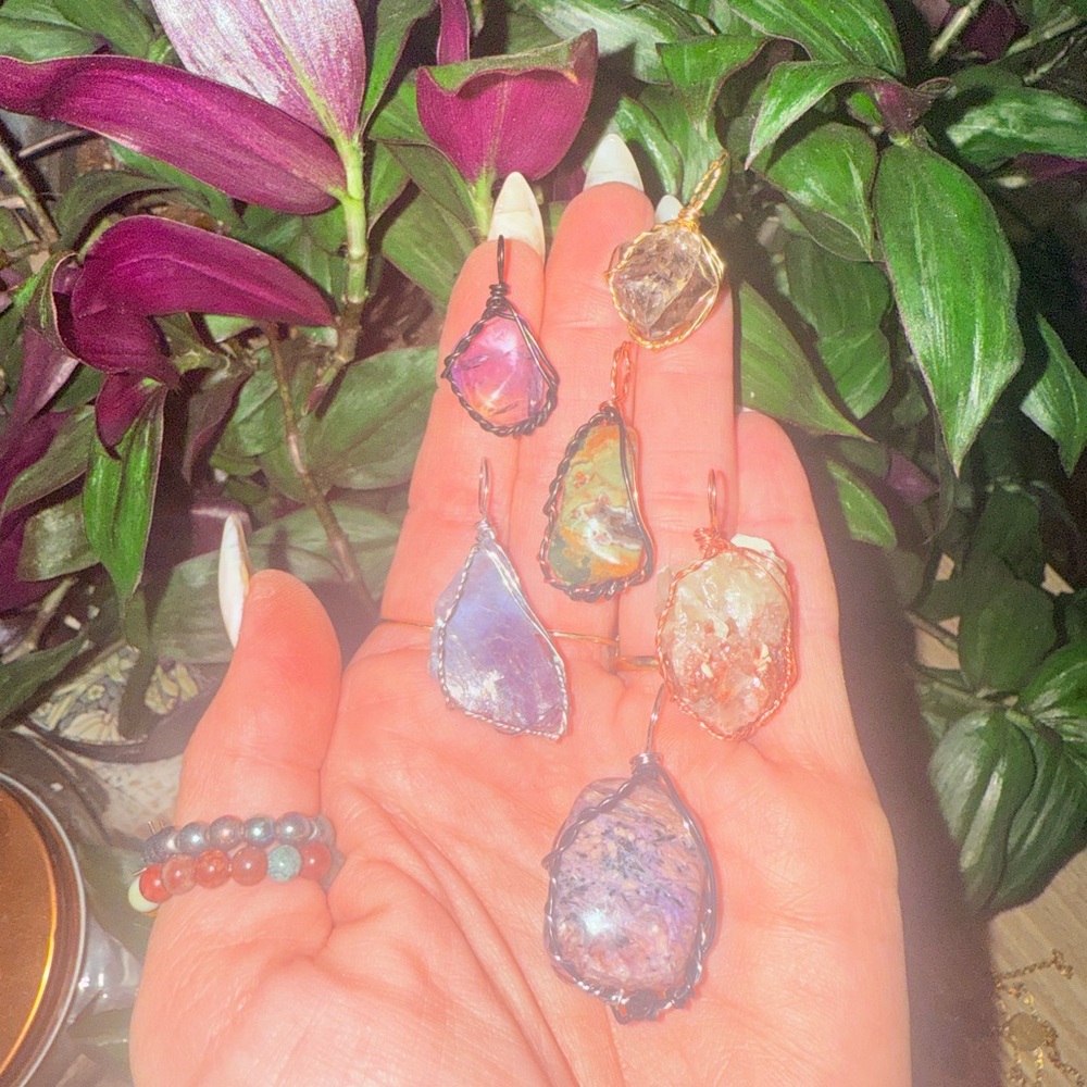 Elegant Multicolor Gemstone Pendants in show - Picture 2 of 4